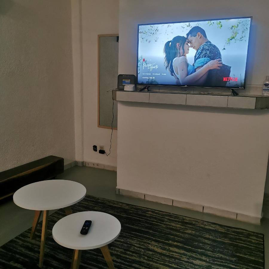 2 Bedroom Apartment With A/C Wi-Fi Best Location! Zihuatanejo Kültér fotó